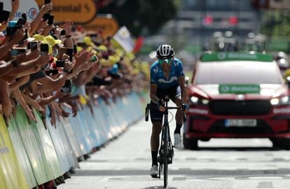 Alejandro Valverde, llegando a la meta de Andorra la Vella el domingo.