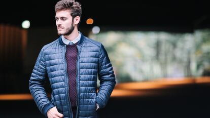 Distintos modelos de chaquetas multifuncionales, perfectas tanto para un look casual como para ir a la montaña. Edward Bhertelot / GETTY IMAGES.