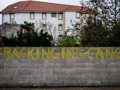 Una pintada contra el fracking en Cantabria.