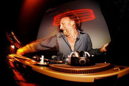 Peter Hook montará su set de DJ en el festival Portamérica