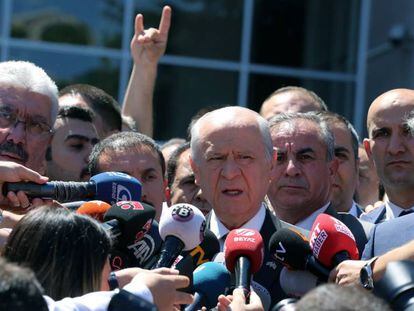 Devlet Bahceli, l&iacute;der del partido nacionalista turco, MHP.