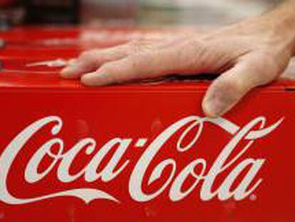 UGT y CCOO se reúnen en secreto con Coca-Cola para preparar "el día después" del ERE