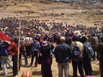 Manifestantes que se oponen al proyecto minero en Per&uacute;. 