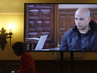 Imagen de televisión de Sergio Morate, durante el juicio en Cuenca por el asesinato de Laura del Hoyo y Marina Okarynska.