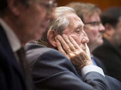 Francisco Rubio Llorente, en el centro, durante un debate.