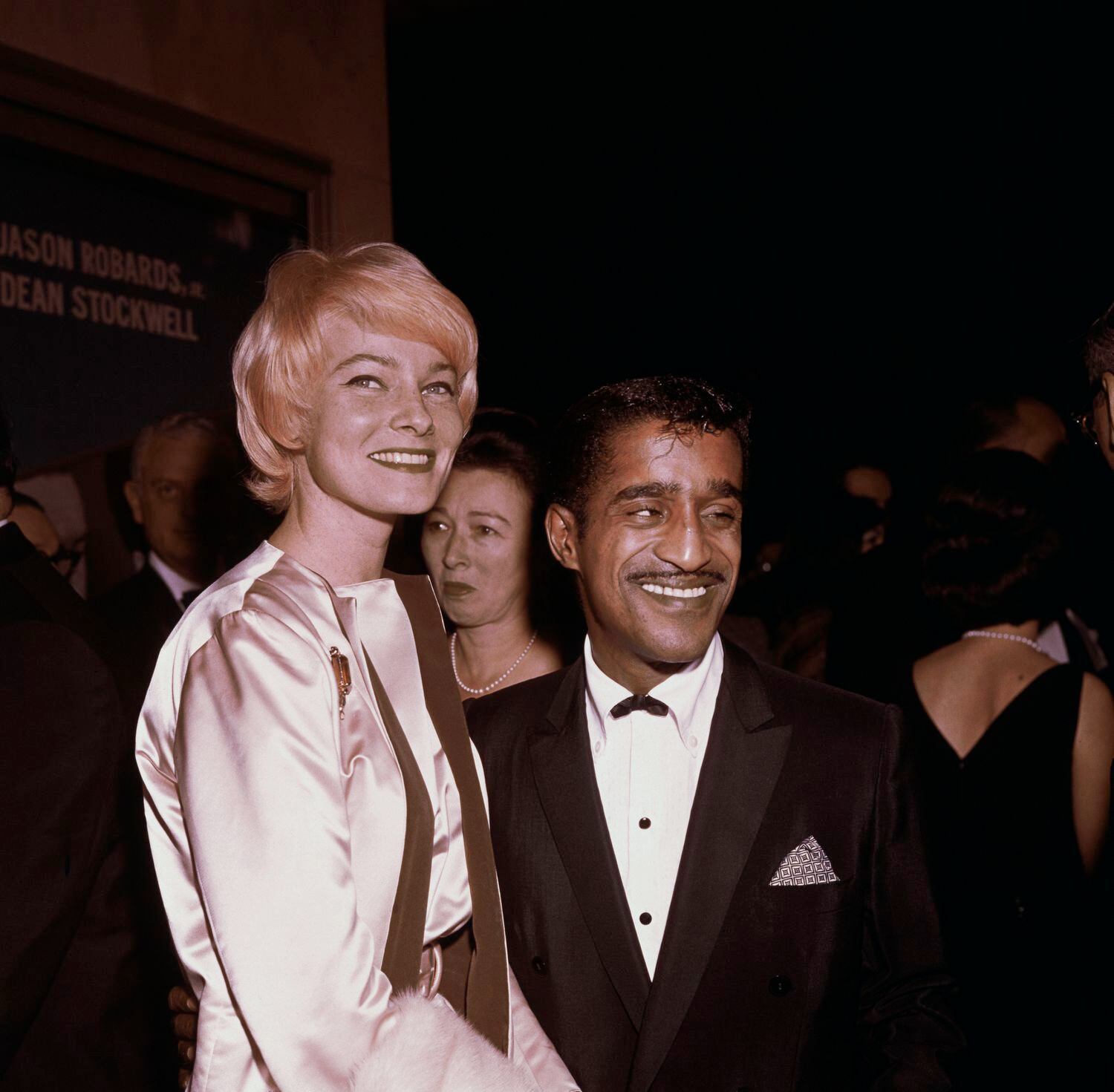 Sammy Davis Jr. y su esposa May Britt.