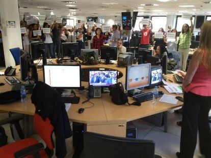 Protesta en la redacci&oacute;n de Torrespa&ntilde;a. 