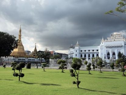 Panor&aacute;mica del parque Mahabandoola, en Yang&oacute;n (Myanmar). 