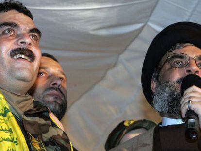 Samir Kunar (izquierda), junto al líder de Hezbolá, Hasan Nasralá, en 2008 en Beirut.