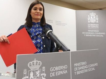 La exministra Carmen Montón durante la comparecencia en la que anunció su dimisión.