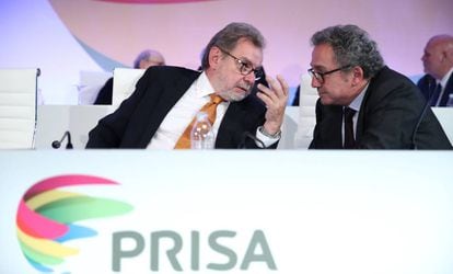 Juan Luis Cebrián (I) y Manuel Polanco, en la Junta Extraordinaria de Accionistas de PRISA.