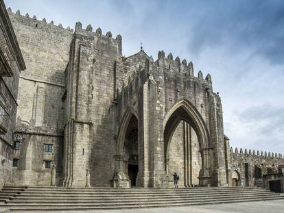 Fachada de la catedral de Santa María de Tui (Pontevedra), lugar de paso de los peregrinos a Santiago de Compostela.