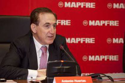 Fotografía facilitada por Mapfre de su presidente, Antonio Huertas, durante el acto de presentación de los resultados de la compañía en el 2012. EFE/Archivo