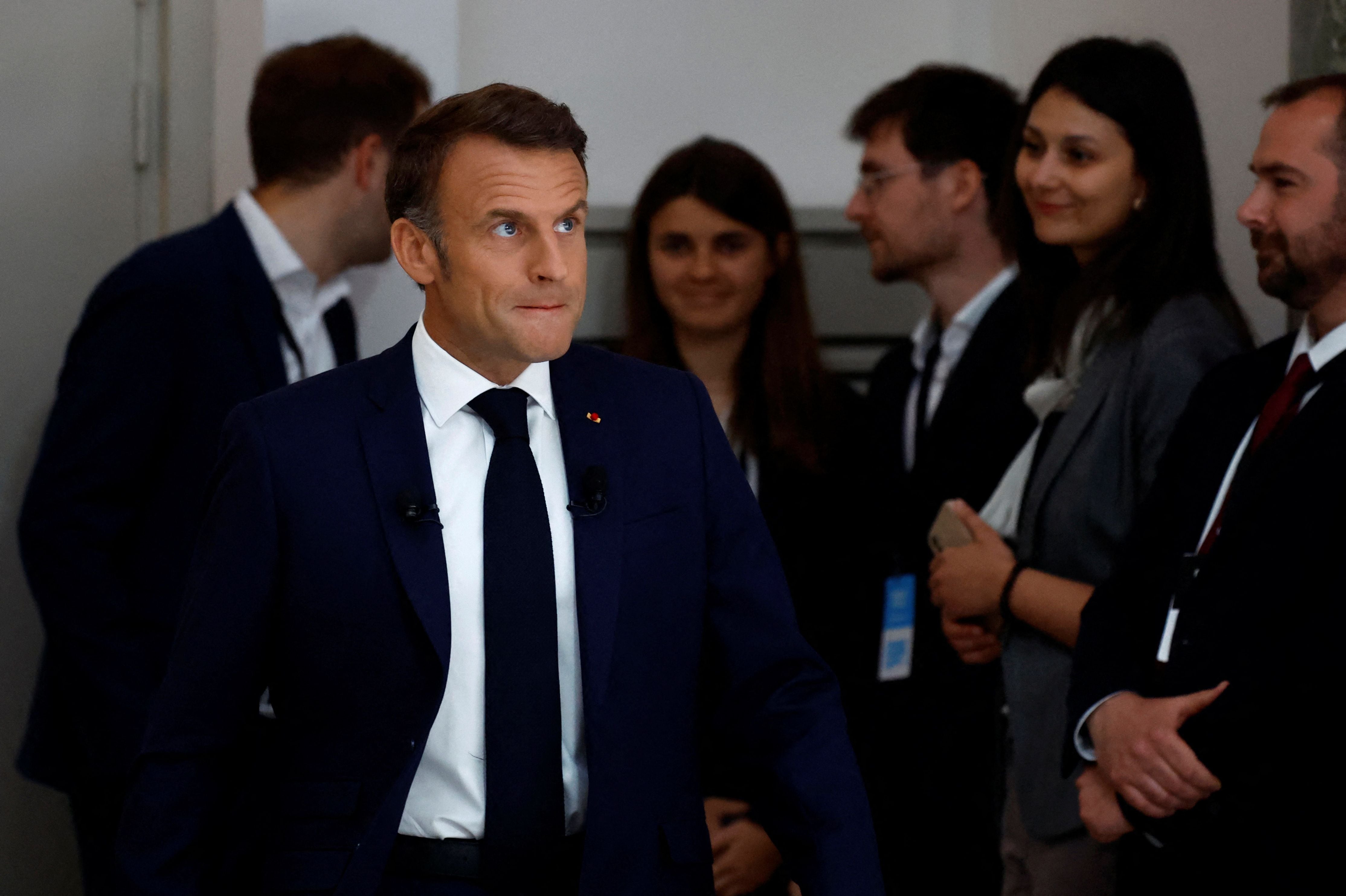 Macron entra en campaña y ataca “las alianzas contra natura” a izquierda y derecha