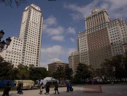 El Edificio España (derecha) junto a la Torre de Madrid.