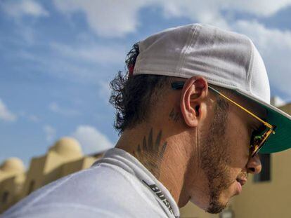 Hamilton, en el circuito de Yas Marina.