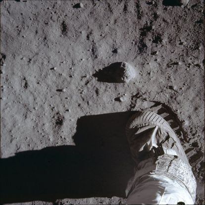 Vista de la huella dejada por Buzz Aldrin en la superficie de la Luna durante la misión del 'Apolo 11', el 20 de julio de 1969.
