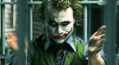 Heath Ledger, como El Joker.