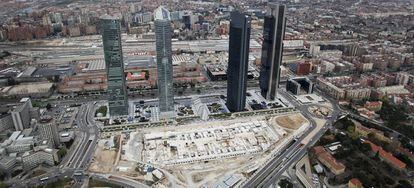 Estado de la parcela en 2012, dos años después de que se abandonase la construcción del Centro Internacional de Convenciones.