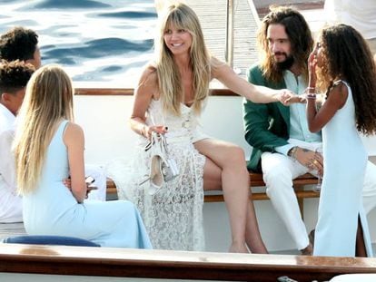 Heidi Klum y Tom Kaulitz llegan en barco al lugar de celebración de su boda.