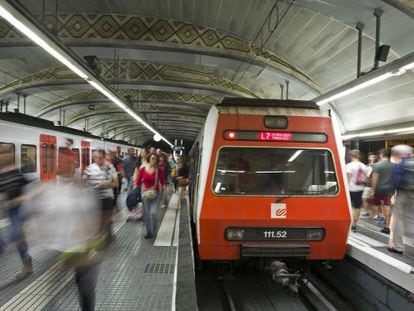 Un trenEstación de Ferrocarrils de la Generalitat en Barcelona.