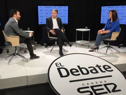 El consejero Vicent Marzà, el periodista Bernardo Guzmán, y la diputada popular María José Catalá en el debate de la SER.