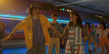 Finn Wolfhard, Noah Schnapp y Millie Bobby Brown, en la cuarta temporada de 'Stranger Things'.