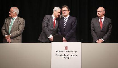 D'esquerra a dreta, el fiscal superior de Catalunya, el conseller de Justícia, Artur Mas i Miguel Angel Gimeno, president del TSJC.