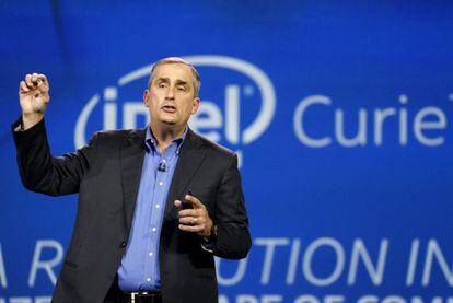 Brian Krzanich, consejero delegado de Intel, durante la presentaci&oacute;n del chip Curie el pasado CES en Las Vegas.