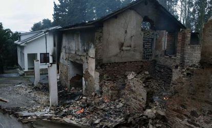 Casas quemadas en El Franco.