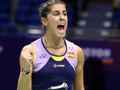 Carolina Marín celebra un punto en el torneo de Milán.