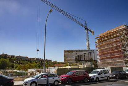 Construcción de pisos en la Vega Baja de Toledo.