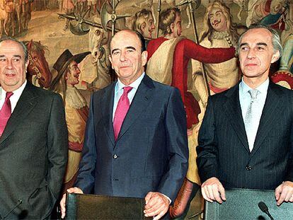 Amusátegui, Botín y Corcóstegui, durante una comparecencia en enero de 2000.