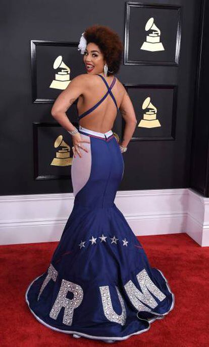 La cantante Joy Villa arrives en los premios Grammy 2017.