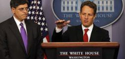 El secretario de Estado del Tesoro, Tim Geithner, durante la rueda de prensa junto al director de la Oficina de Administración y Presupuesto de la Casa Blanca, Jack Lew