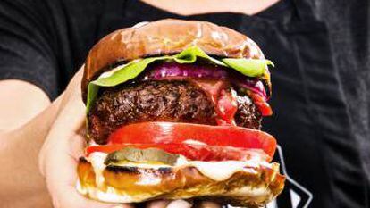Imagen de una hamburguesa vegana de Beyond Meat.