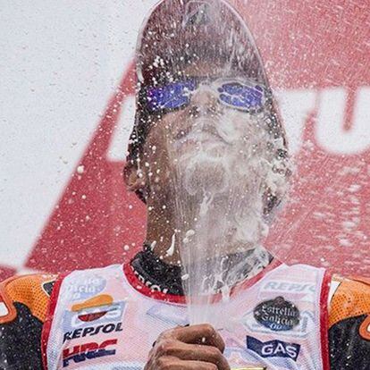 A sus 21 años, Marc Márquez (1993) puede convertirse en uno de los mejores pilotos de la historia del motociclismo. El deportista catalán ya ha ganado cuatro campeonatos del mundo en las tres categorías (125 cc en 2010, Moto2 en 2012 y MotoGP en 2013 y 2014). En su primera temporada en MotoGP, Marc se convirtió en el piloto más joven en lograr el título, superando a Freddie Spencer. Márquez es, además, el más joven en conseguir dos mundiales consecutivos en la máxima cilindrada.