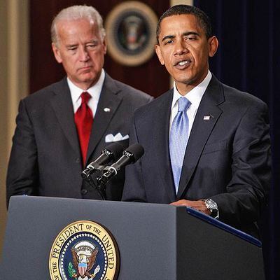 El presidente Barack Obama, junto a su vicepresidente, Joe Biden, anuncia sus primeras medidas ejecutivas