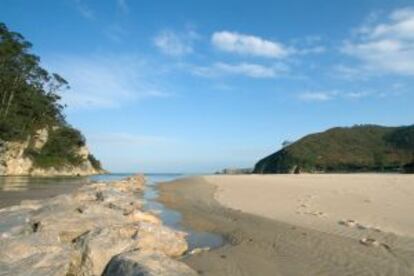 La playa de La Franca, en Ribadedeva (Asturias).