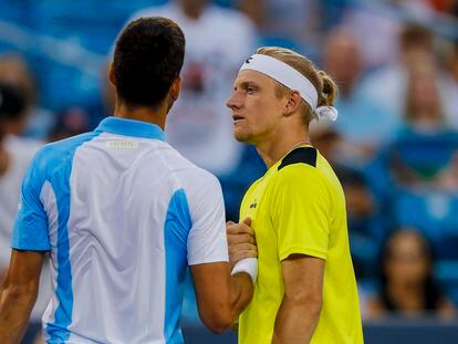 Alejandro Davidovich se retira ante Novak Djokovic por problemas en la espalda durante el torneo de Cincinnati