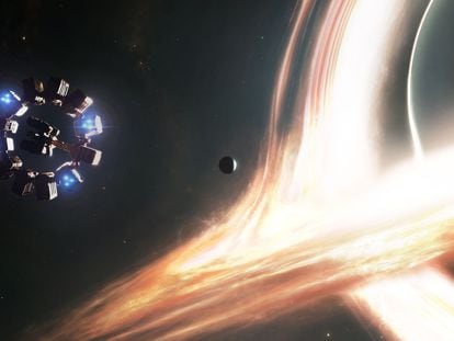 Visualización gráfica del agujero negro Gargantúa, diseñado por el astrofísico Kip Thorne en la película 'Interstellar' (Christopher Nolan, 2014)