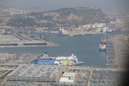 El barco Moby Dada, más conocido como "el del Piolín", en el puerto de Barcelona.