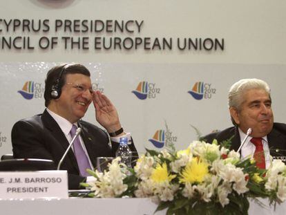 El presidente de la Comisi&oacute;n Europea, Jos&eacute; Manuel Durao Barroso, y el presidente de Chipre, Dimitris Christofias. 