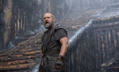 Russell Crowe, como Noé, en al puerta del arca