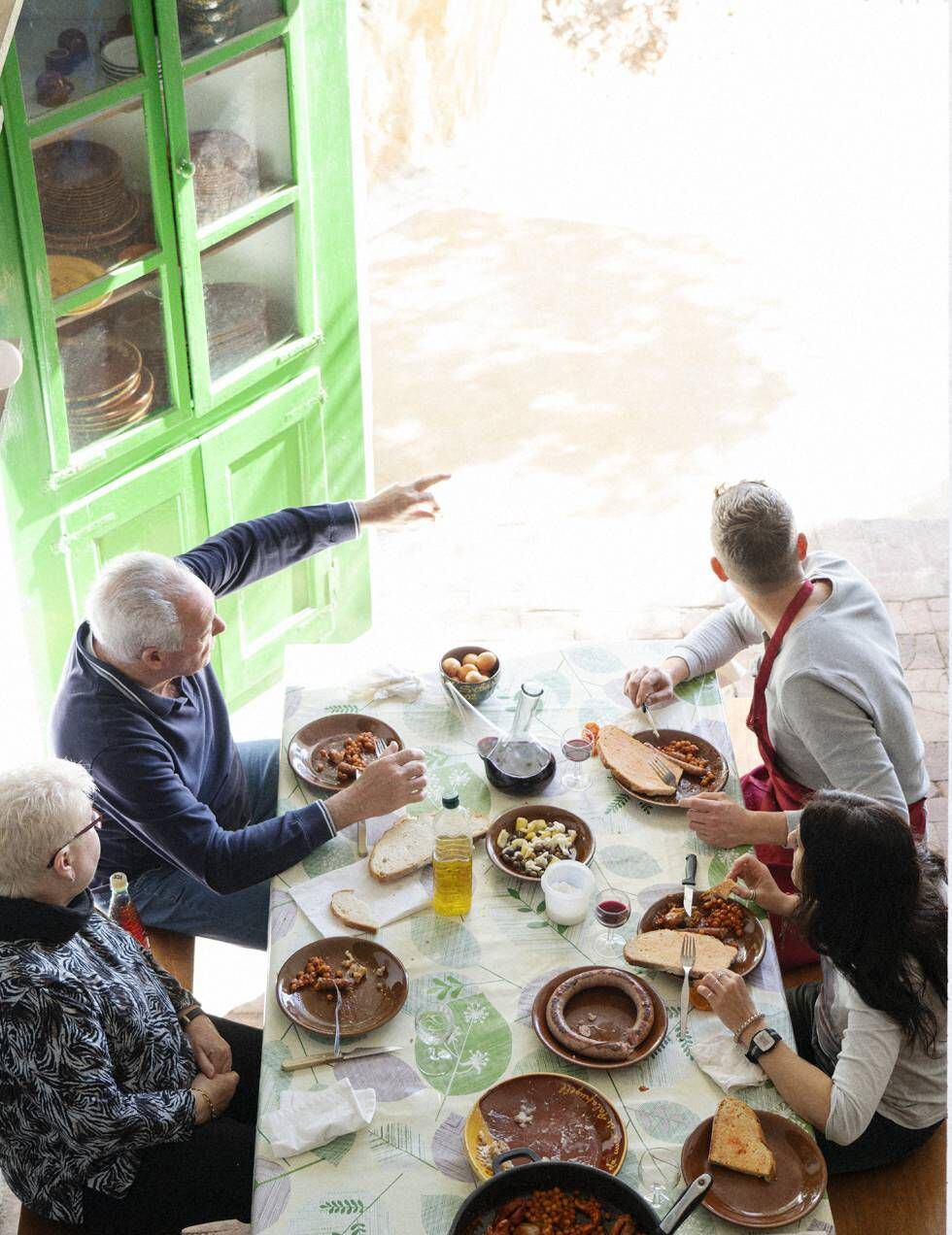 Almuerzo de Oriol Blanes con familiares y amigos en Barraca dels Liris (Tamariu).