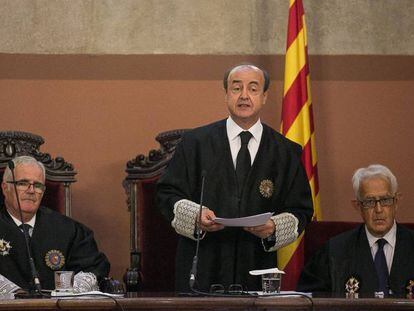 Jesús Barrientos (de pie), presidente del Tribunal Superior de Justicia de Cataluña, en una imagen de 2019.