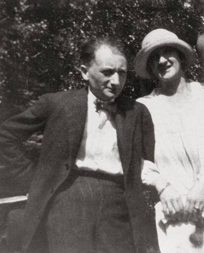 Joseph Roth, con su esposa, Andrea Manga Bell, en Austria en 1933.