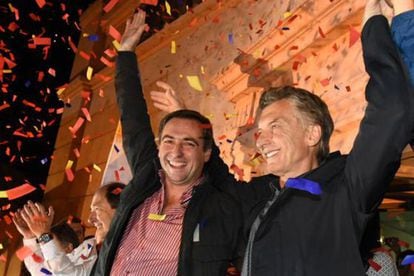 El alcalde de la ciudad argentina de Córdoba, Ramón Mestre, festejó este domingo con su par de Buenos Aires, Mauricio Macri, candidato presidencial de la oposición.