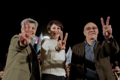 Mercedes Queixas, Ana Pontón y Francisco Jorquera, durante el acto de apertura de la campaña electoral celebrado este jueves en A Coruña.  