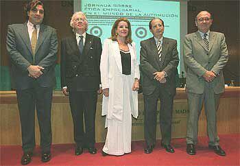 De izquierda a derecha: Vicente Serrano, Hugh Thomas, Mari Luz Barreiros, Fernando Fernández y Juan Antonio Moral.